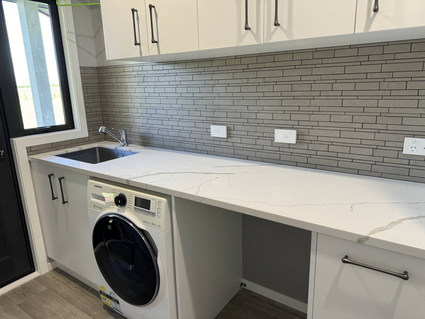 Kitchen splashback tiling